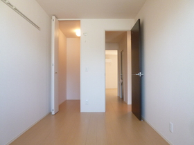 Living and room. It comes with a walk-in closet