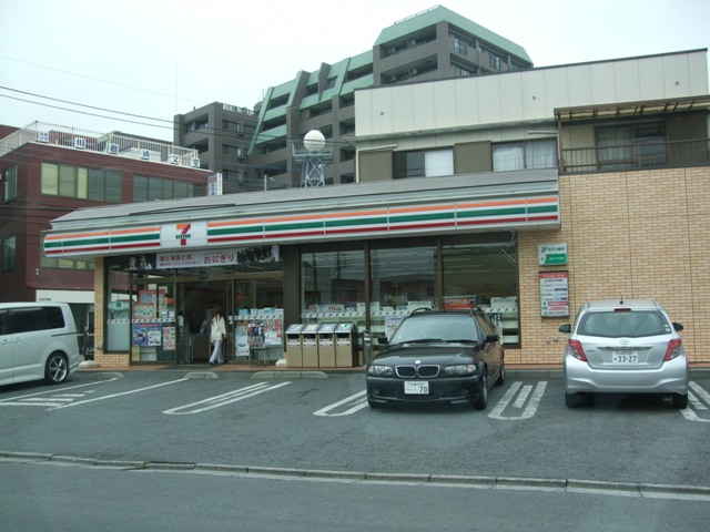 Convenience store. Seven-Eleven 649m to Kawagoe Higashida Machiten (convenience store)