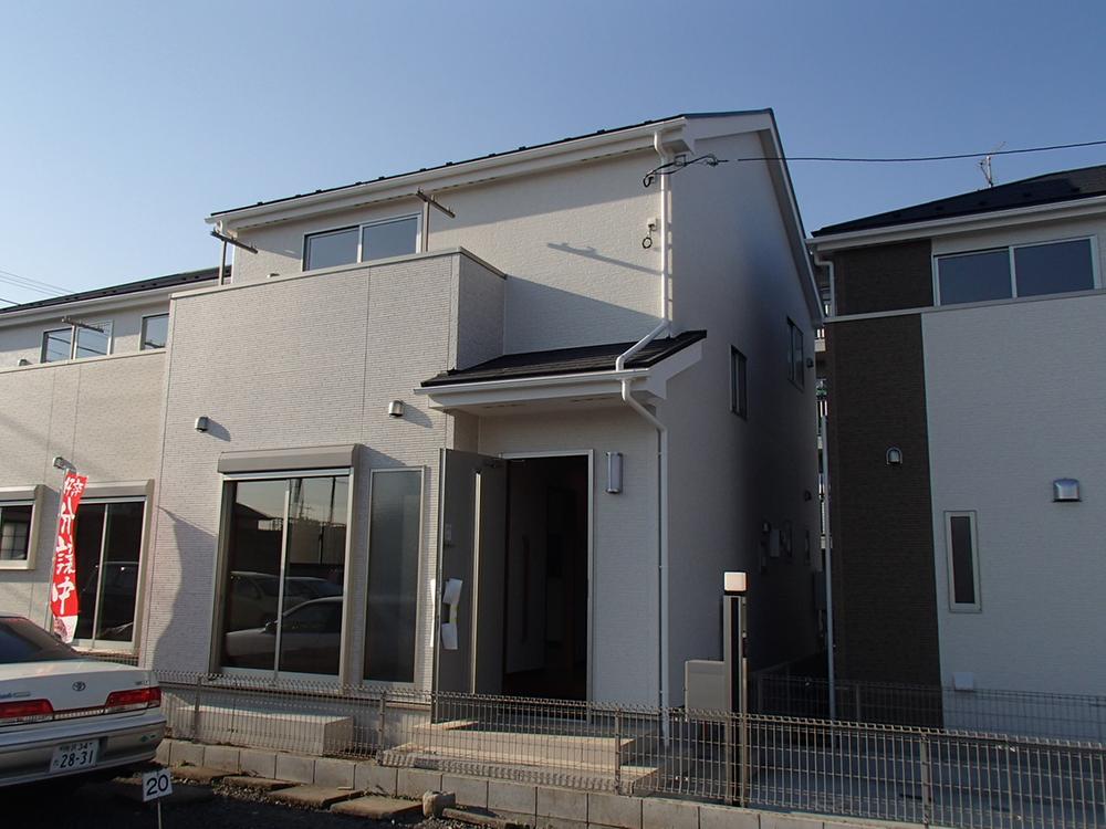 Local appearance photo. Building 2