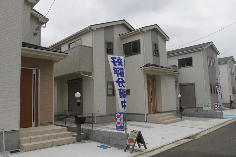 Local appearance photo. Local (10 May 2013) Shooting