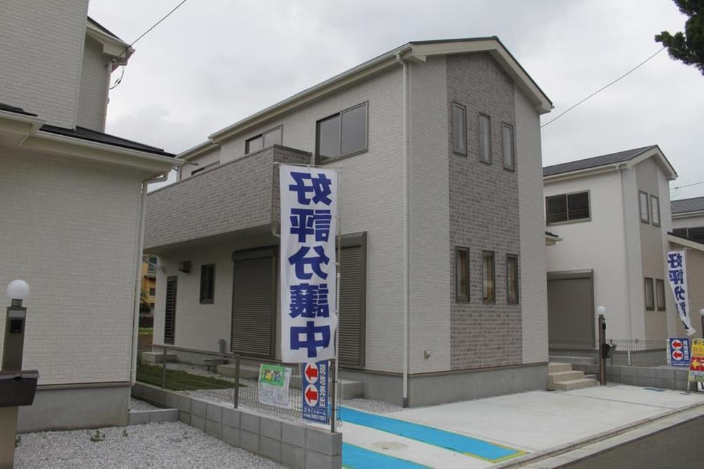 Local appearance photo. Local (10 May 2013) Shooting