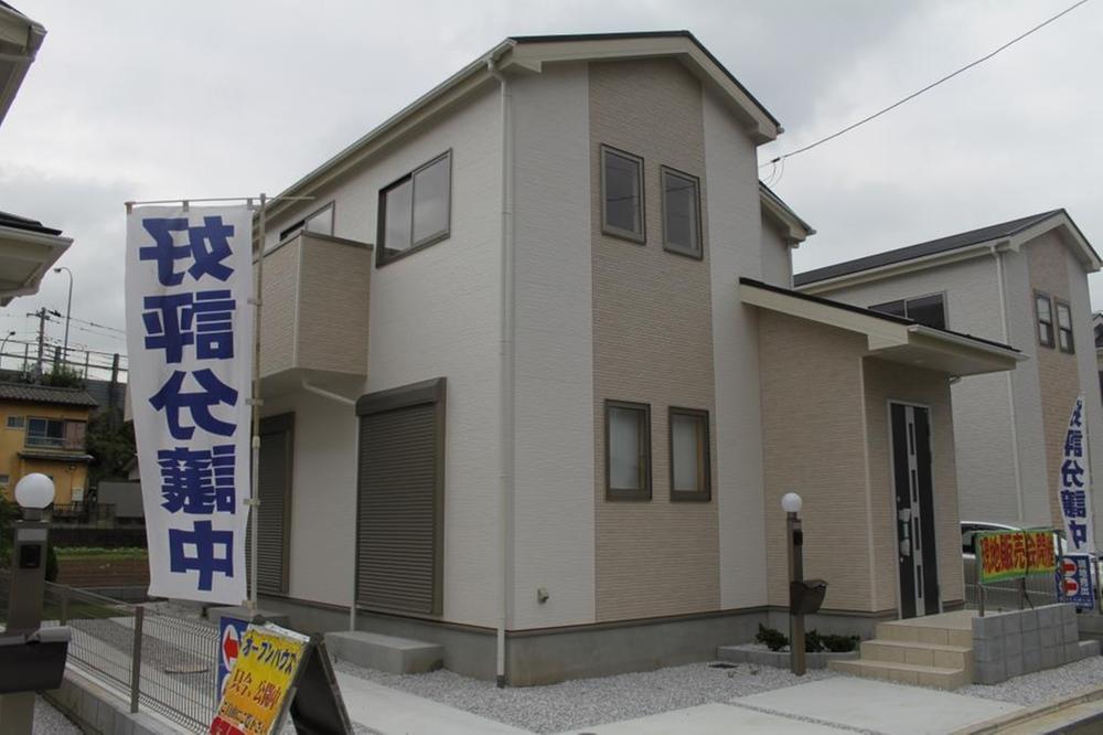 Local appearance photo. Local (10 May 2013) Shooting