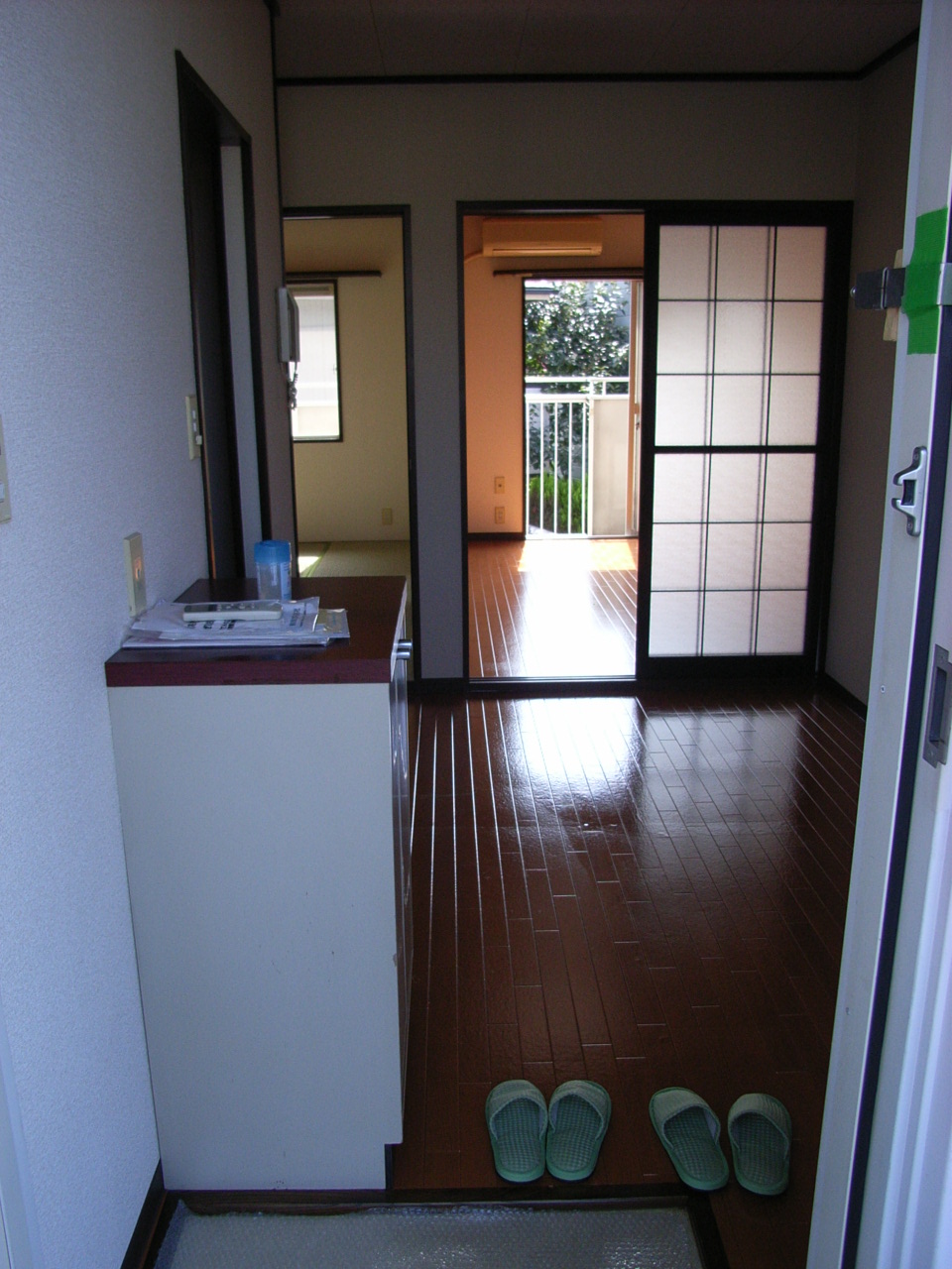 Entrance. It is a photograph of another room per retreat scheduled! 