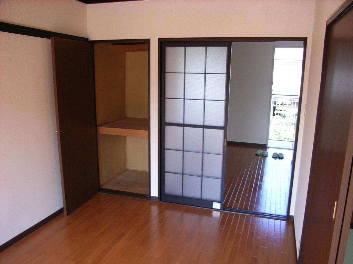 Living and room. It is a photograph of another room per retreat scheduled! 