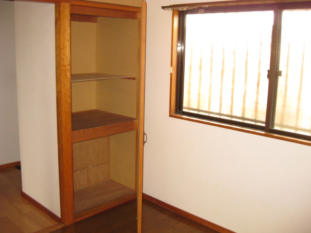 Receipt. Genkan side Western-style