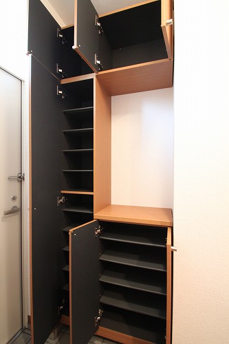 Entrance. ※ Same building ・ It is a photograph of another room.