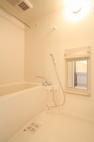 Bath. ※ Same building ・ It is a photograph of another room.