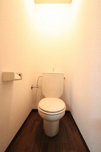 Toilet. Apamanshop Tsurugashima shop TEL: 049-233-7511