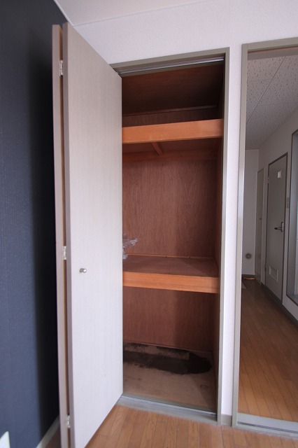 Receipt.  ■ It will be another of the room photo of the same properties.