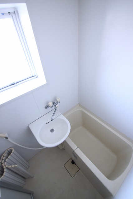 Bath.  ■ It will be another of the room photo of the same properties.