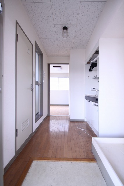 Entrance.  ■ It will be another of the room photo of the same properties.