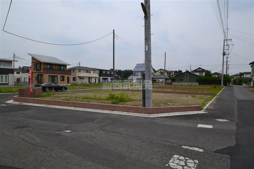 Local photos, including front road. Local (June 2013) Shooting