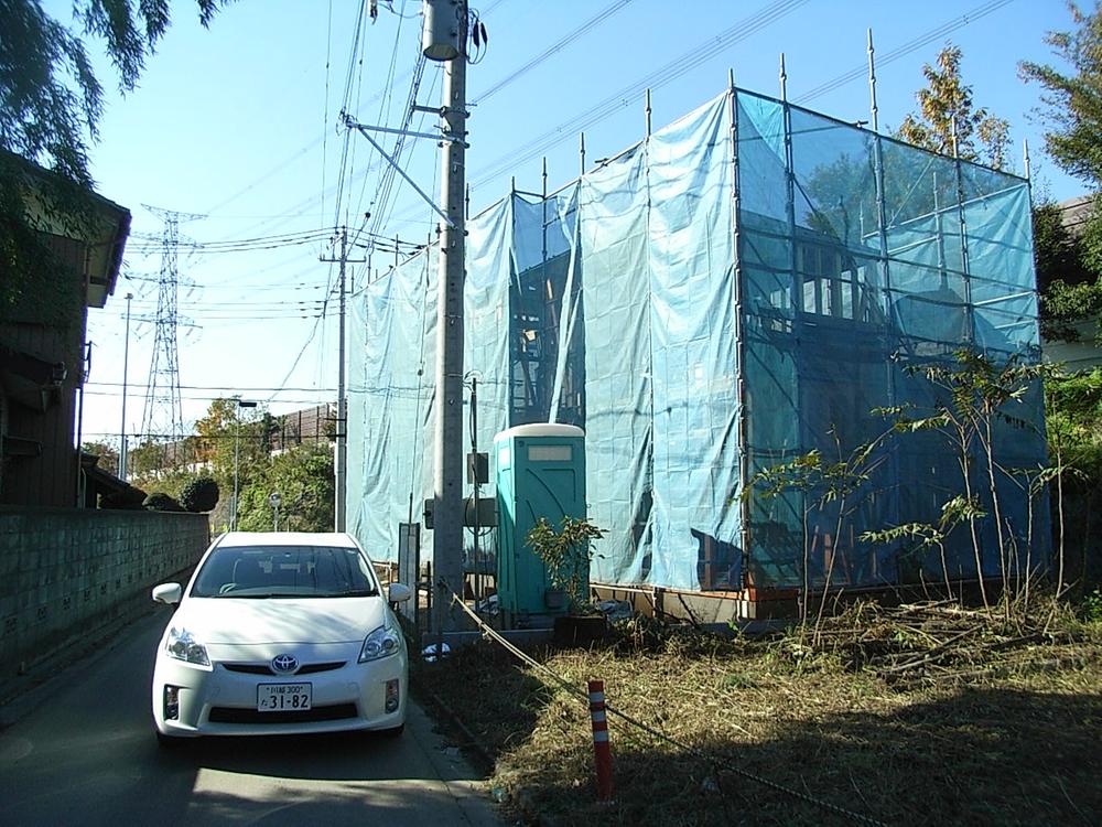 Local photos, including front road. Local (11 May 2013) Shooting