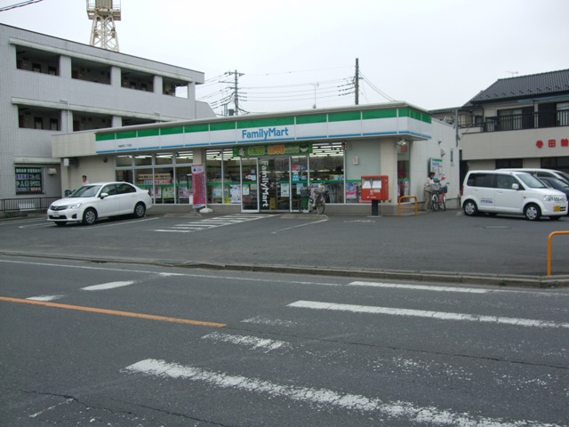 Convenience store. Family Mart (convenience store) up to 100m
