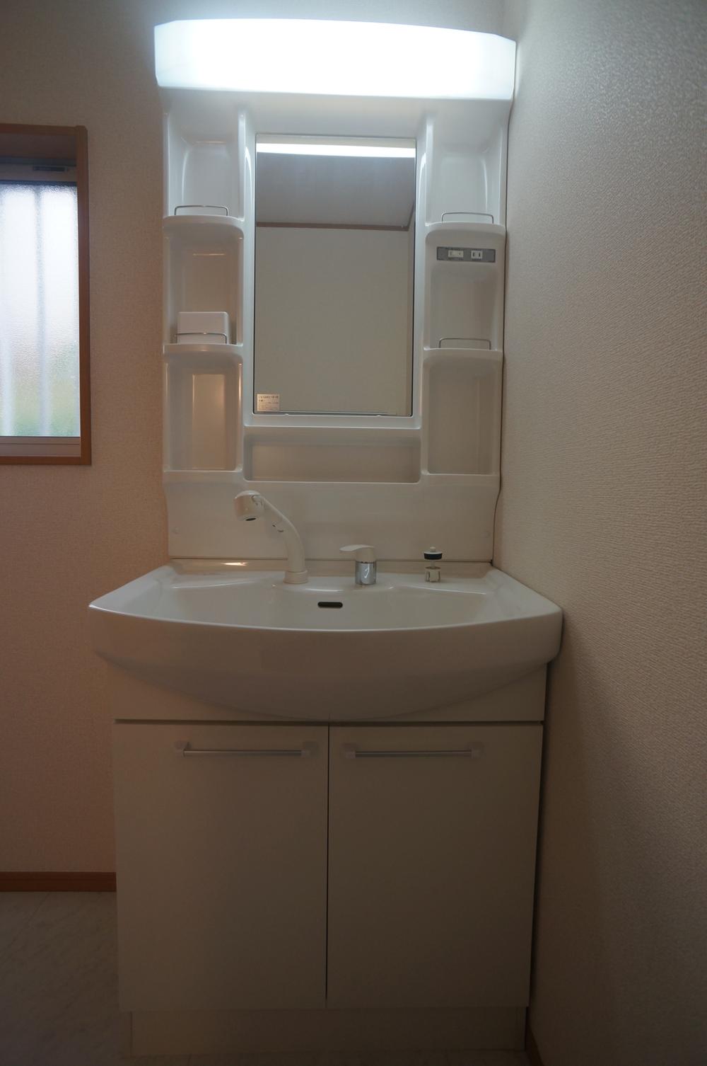 Wash basin, toilet. Indoor (12 May 2013) Shooting