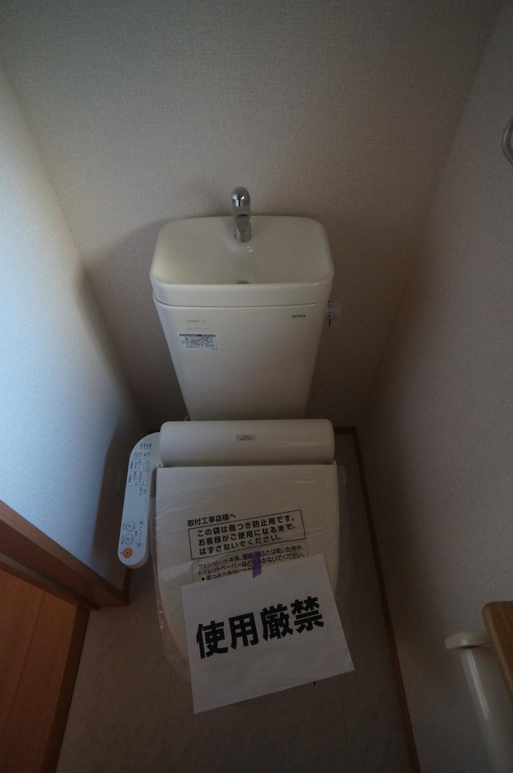 Toilet. Indoor (12 May 2013) Shooting