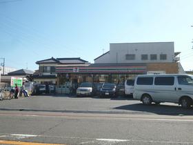 Convenience store. 500m to Seven-Eleven (convenience store)