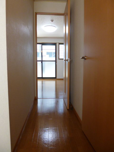 Entrance. It is the state of the room as seen from the front door.