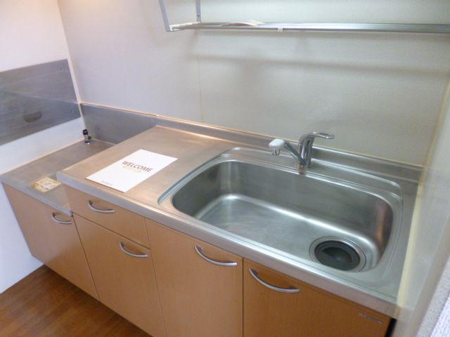 Kitchen. Two-burner gas stove can be installed, There is also a cooking space.