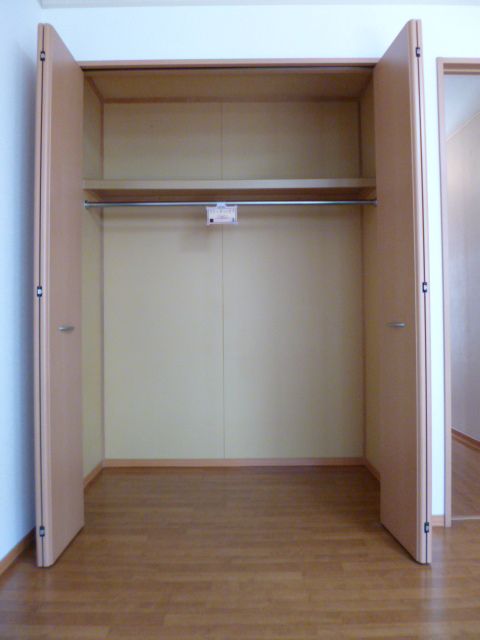 Receipt. Because there is a pole in the, Clothes will be hung.