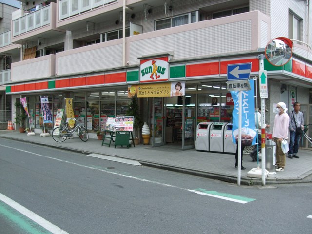 Convenience store. 400m until Thanksgiving (convenience store)