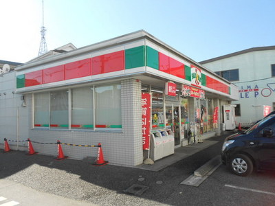 Convenience store. 690m until Thanksgiving (convenience store)