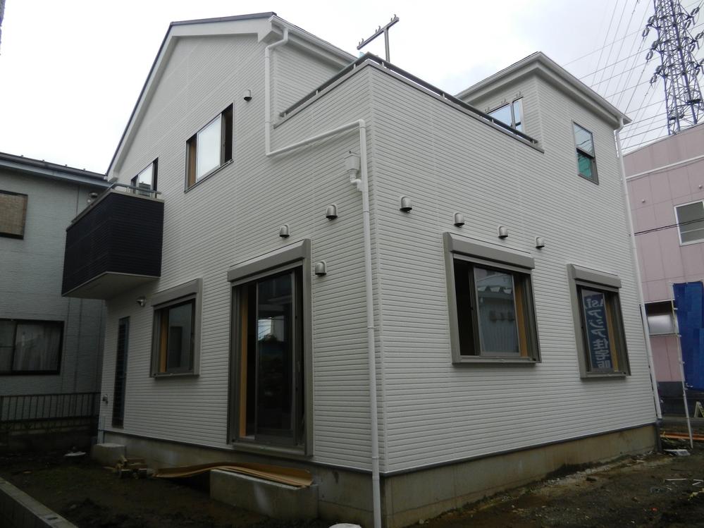 Local appearance photo. Local (10 May 2013) Shooting