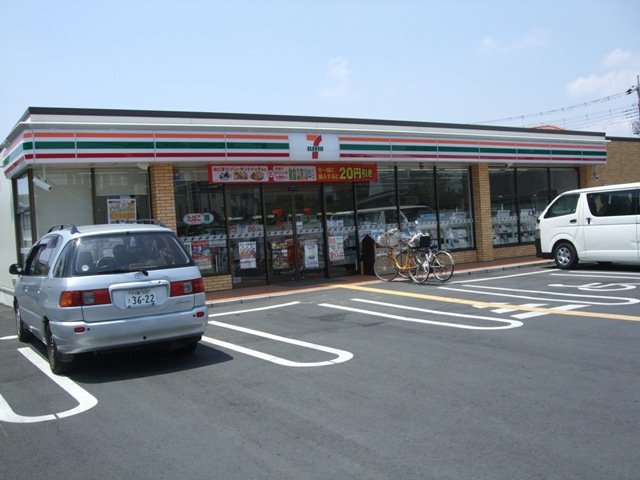Convenience store. Seven-Eleven (convenience store) up to 100m