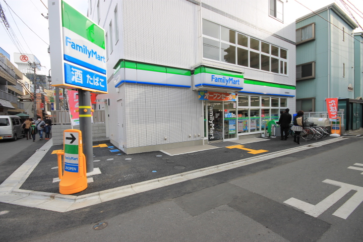 Convenience store. 349m to FamilyMart Kawagoe Shintomicho store (convenience store)