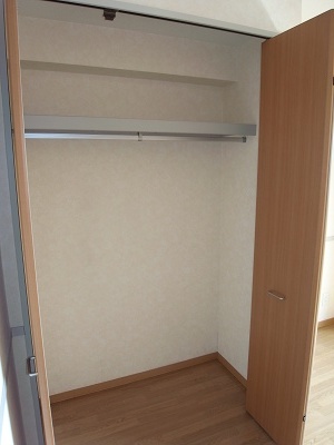 Receipt. 5 Pledge of room closet