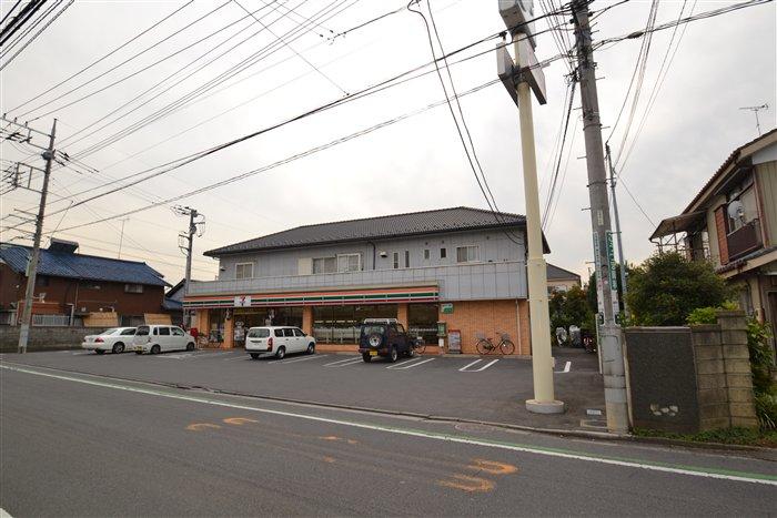 Convenience store. 660m to Seven-Eleven
