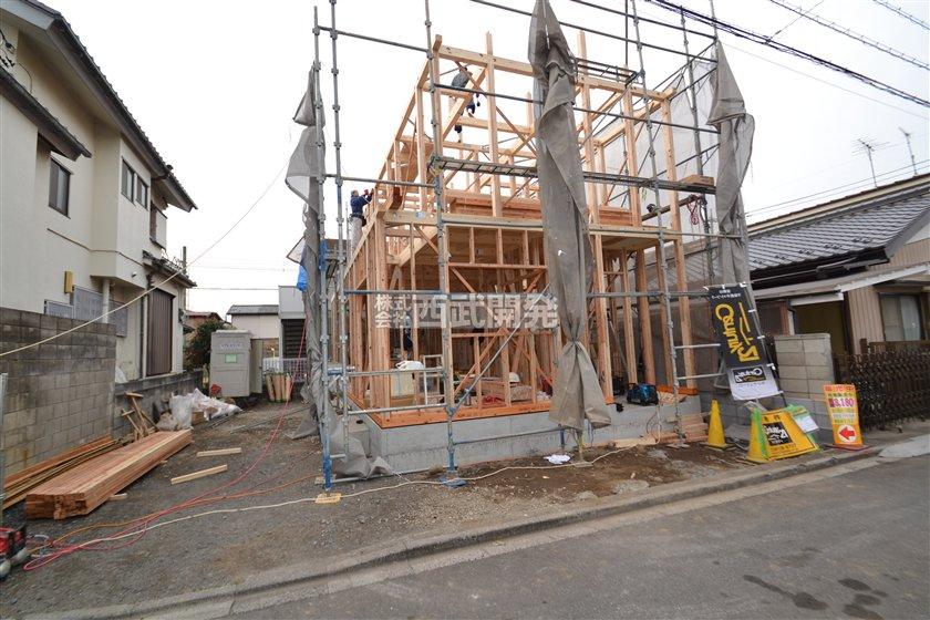 Local photos, including front road. Local (12 May 2013) Shooting