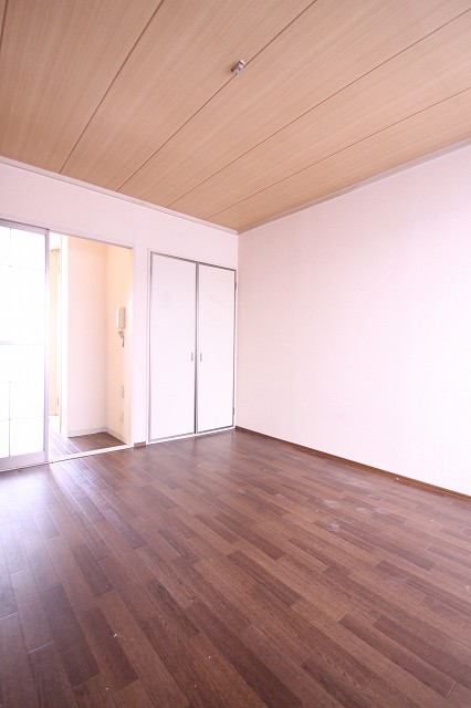 Living and room. Electrical rooms, we will offer.