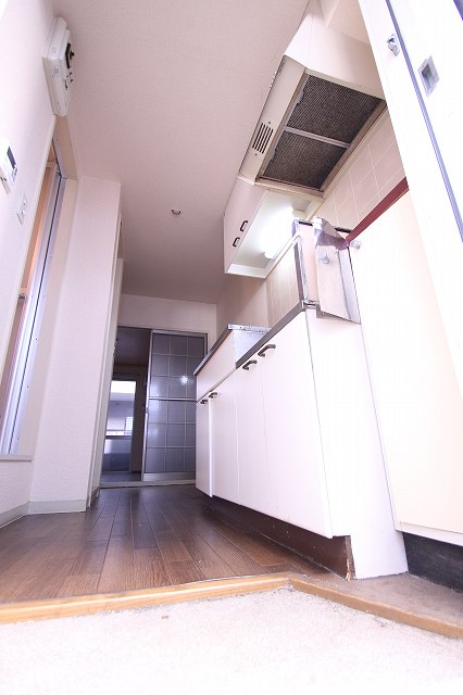 Entrance. Entrance went to kitchen to the right hand