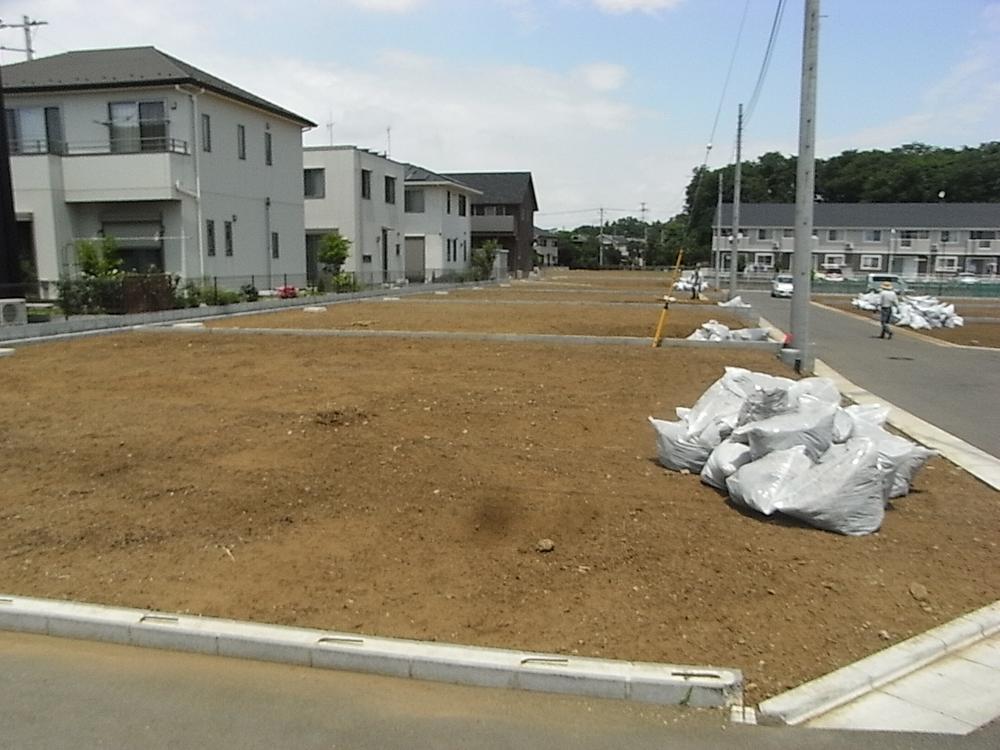 Local photos, including front road. Seller.