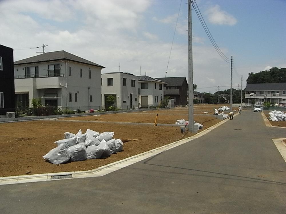 Local photos, including front road. There are a few go and speaking Hisashimichi entrance.