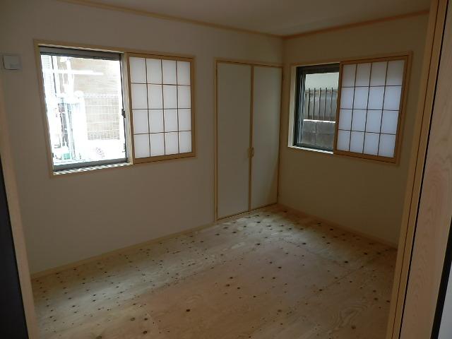 Same specifications photos (Other introspection). Same specifications