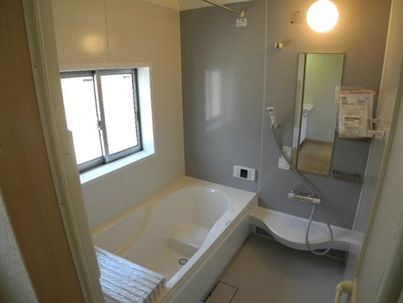 Same specifications photo (bathroom). Same manufacturer construction cases