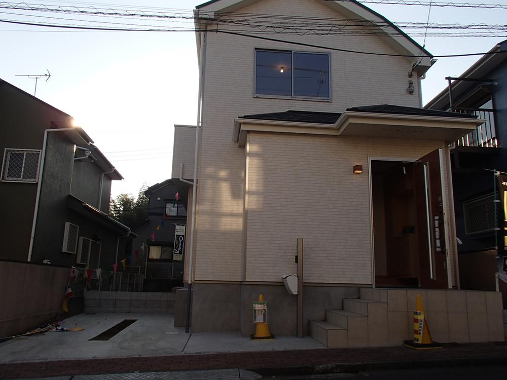 Local appearance photo. Local (12 May 2013) Shooting