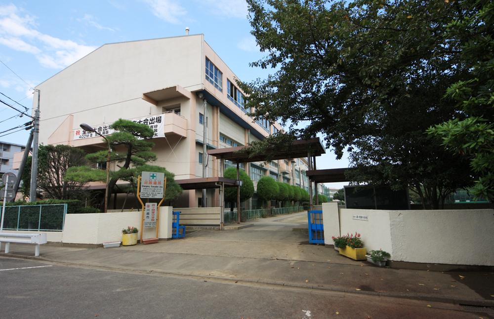 Junior high school. Kasumigasekihigashi until junior high school 775m walk 10 minutes