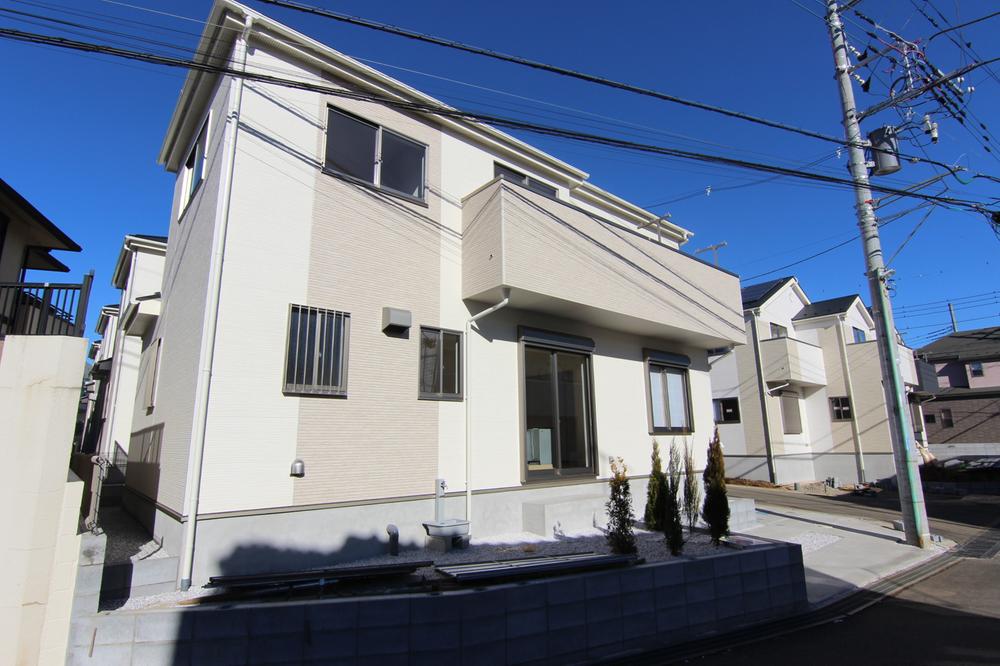Local appearance photo. In all the living room facing south, Bright dwelling unit