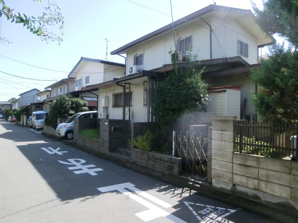 Local photos, including front road. Local (10 May 2013) Shooting