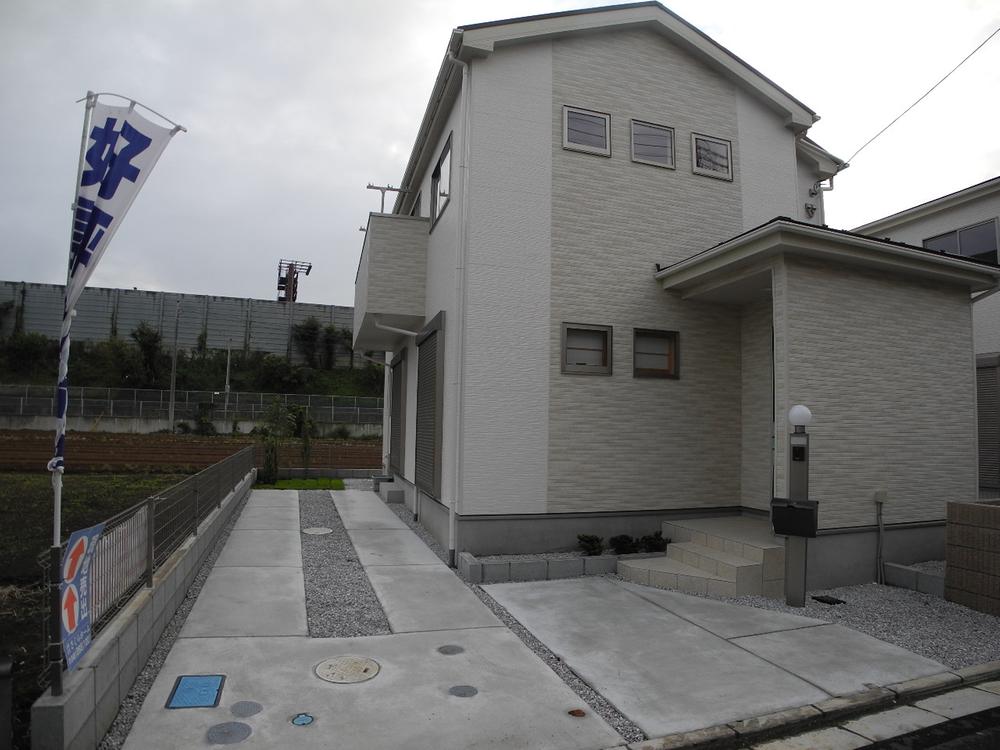 Local appearance photo. Local (10 May 2013) Shooting