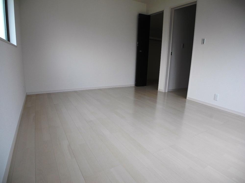 Non-living room. Western-style 7.875 Pledge