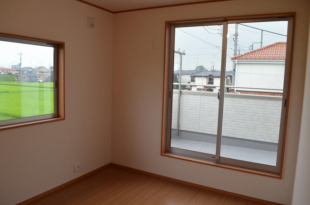 Non-living room. There is a feeling of freedom, Day is also good. Please check all means in the field.