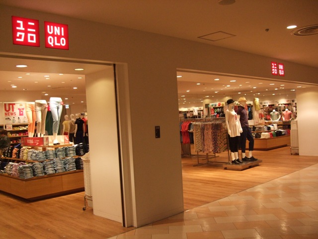 Shopping centre. 400m to UNIQLO (shopping center)