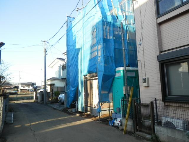 Local photos, including front road. Local (12 May 2013) Shooting