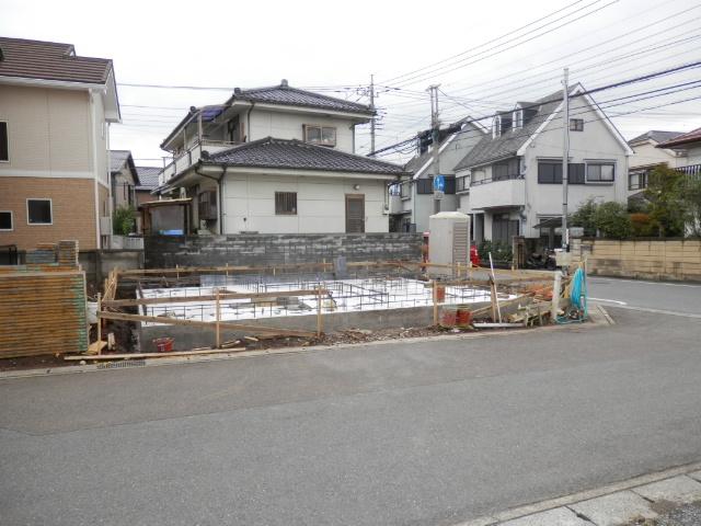 Local photos, including front road. Local (10 May 2013) Shooting