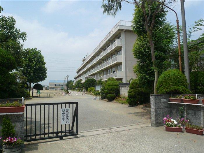 Primary school. 1300m to Yamada Elementary School