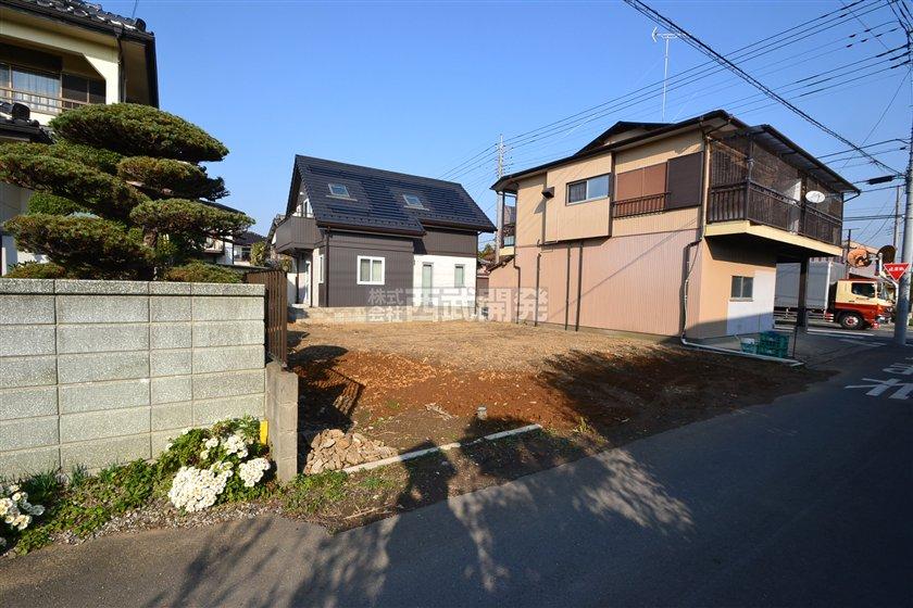 Local photos, including front road. Local (11 May 2013) Shooting